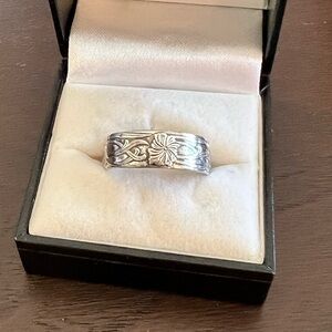 Sterling Silver Ring/ floral leaf design